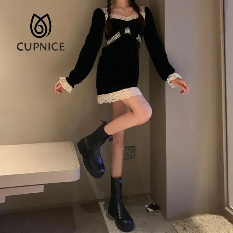 Женское винтажное бархатное платье с кружевом квадратным вырезом |