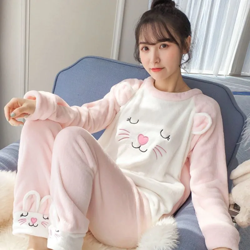 

Новинка 2024, осенне-зимняя Фланелевая пижама, женская одежда для отдыха в горошек с мультяшным рисунком, утепленная одежда для сна в полоску, домашняя одежда из кораллового бархата