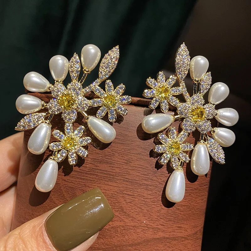 

2023 New Fashion S925 Silver Flower Pearls Stud Earrings for Women AAA Bling Bling Cubic Zirconia Trendy Women's Earrings 2023