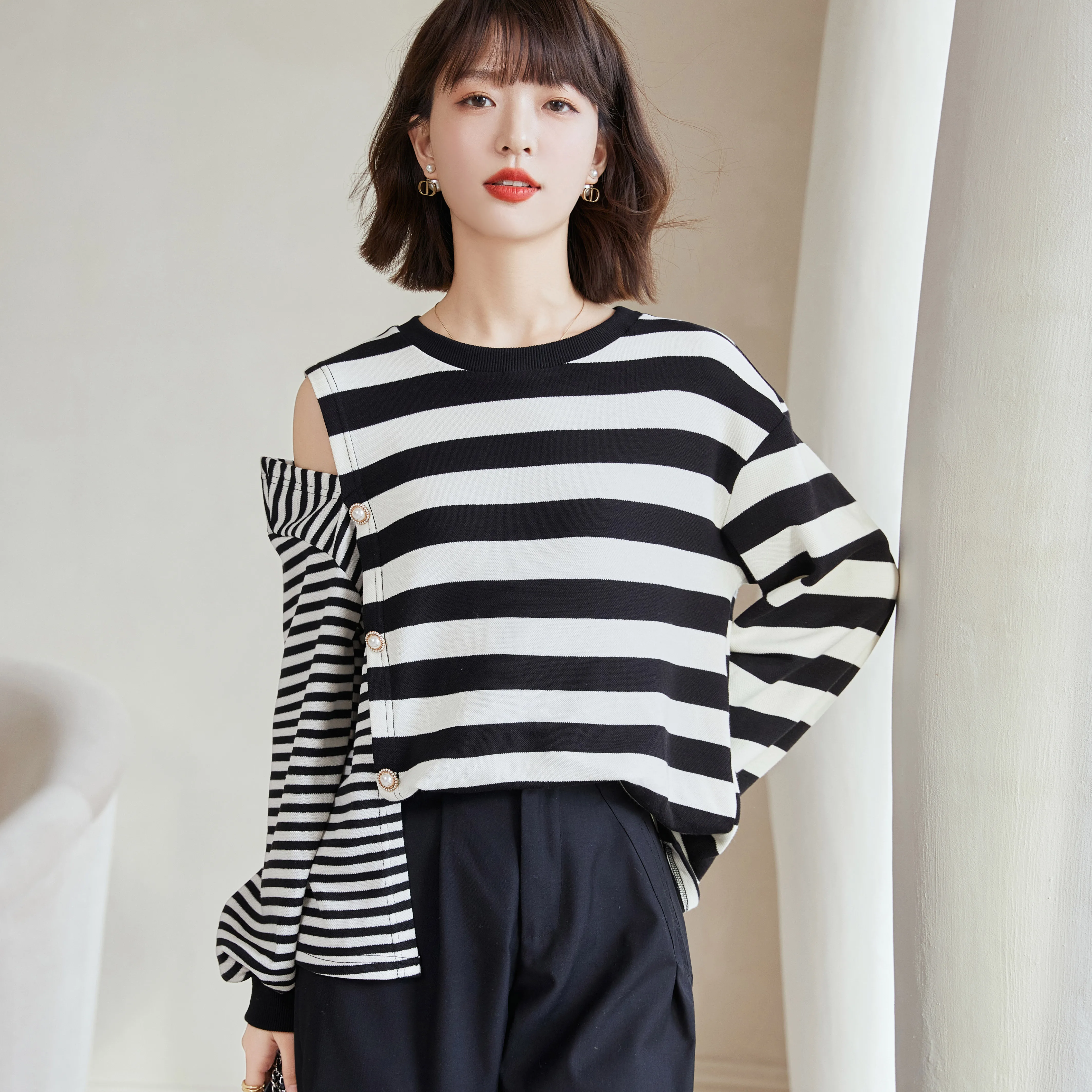 

Real Photo In Stock 2022 Spring Striped Sweater T-Shirt Off-Shoulder Design Bottoming Shirt Tops Female
