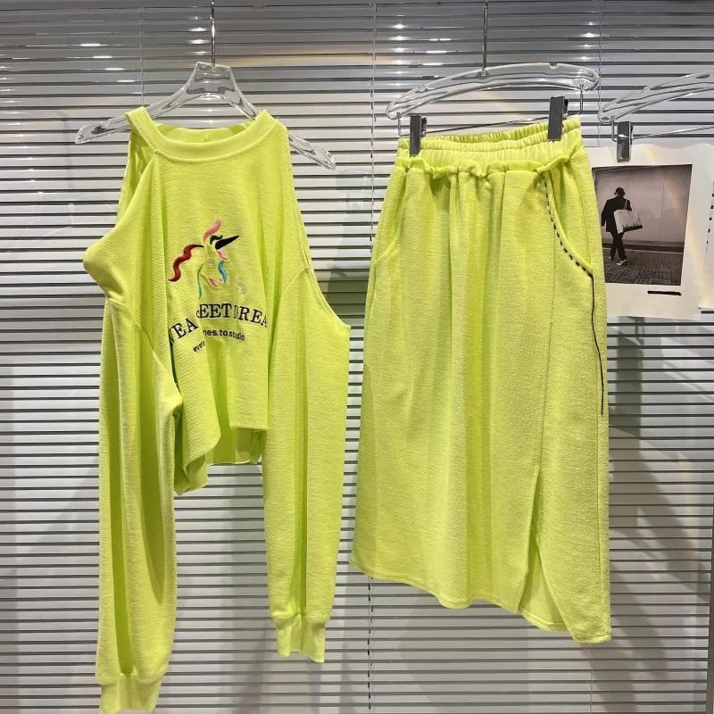 

PREPOMP 2022 Spring Hollow Out Shoulder Long Sleeve Embroidery Letters Sweatshirt Ankle Length Skirt Two Piece Set GE182