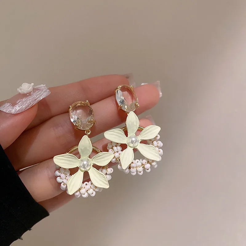 

Japan New Trendy Oval Crystal Zirconia White Flower Dangle Earrings For Women 2022 Korean Accessories Fashion Pendientes