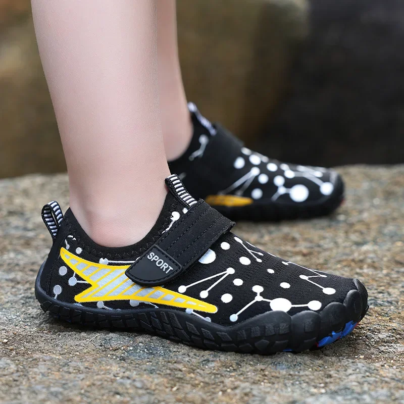 Детские кроссовки для мальчиков и девочек легкие спортивные быстросохнущие без