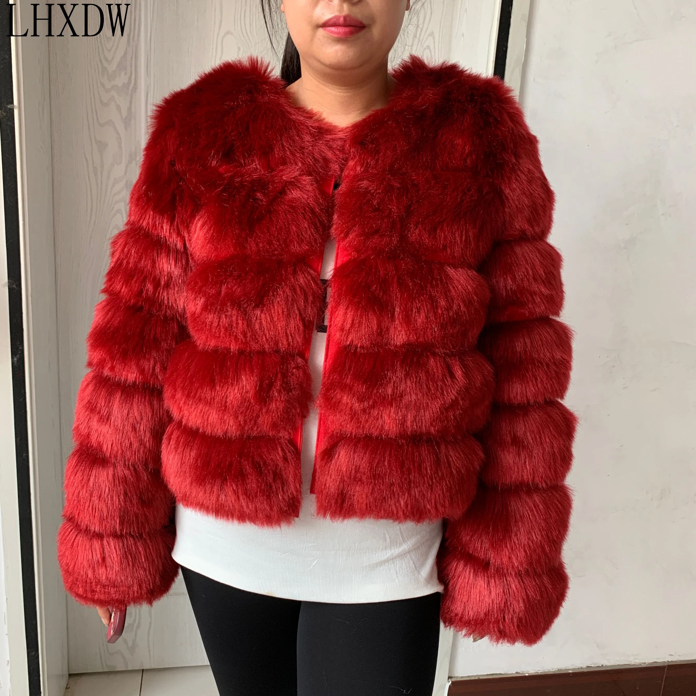 Рисунок 2 - Женское зимнее пальто из искусственного