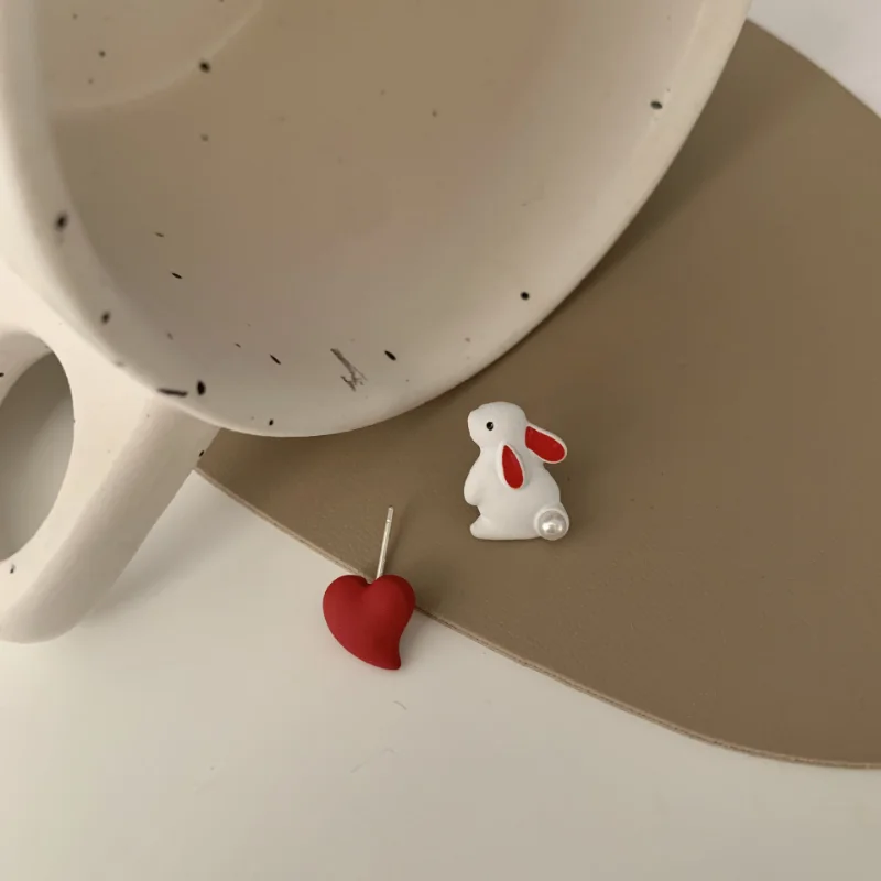 Funning Cute little White Rabbit Stud Earring Sweet Girl Love Asymmetrical Earrings Accessories Small Earring Clip