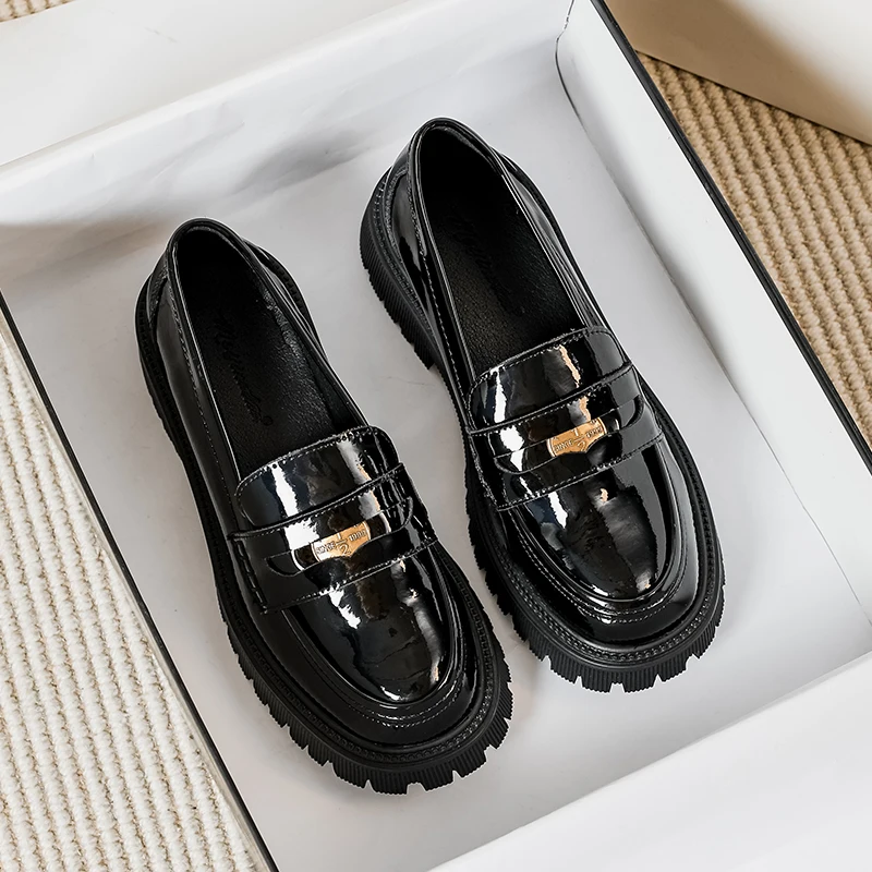 2023 New Women's Loafers British Style Thick Bottom Round Head Retro Small Gold Coin Decoration Black Small Leather Shoes