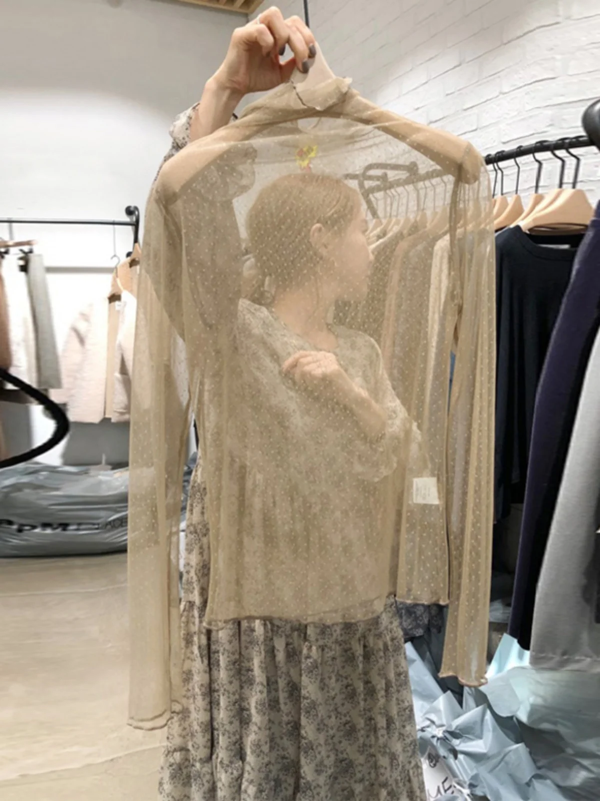 Южная Корея Dongdaemun Осенняя одежда Новое тонкое сетчатое кружево Слегка