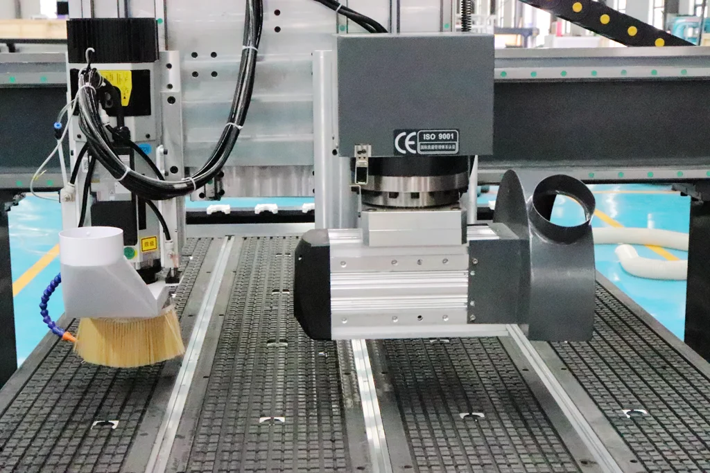 

Лучшая цена 3 Aixs машина для резьбы по дереву ATC Cnc маршрутизатор для производства деревянной мебели с режущей пилой