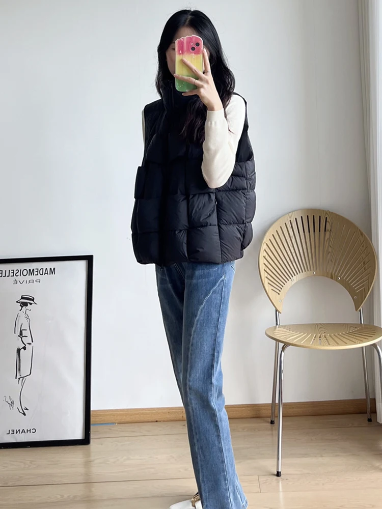 2022 Winter Waistcoat Women Fashion Woven Pattern Warm White Down Vest Jacket Female Loose Sleeveless Vests Ladies Coat