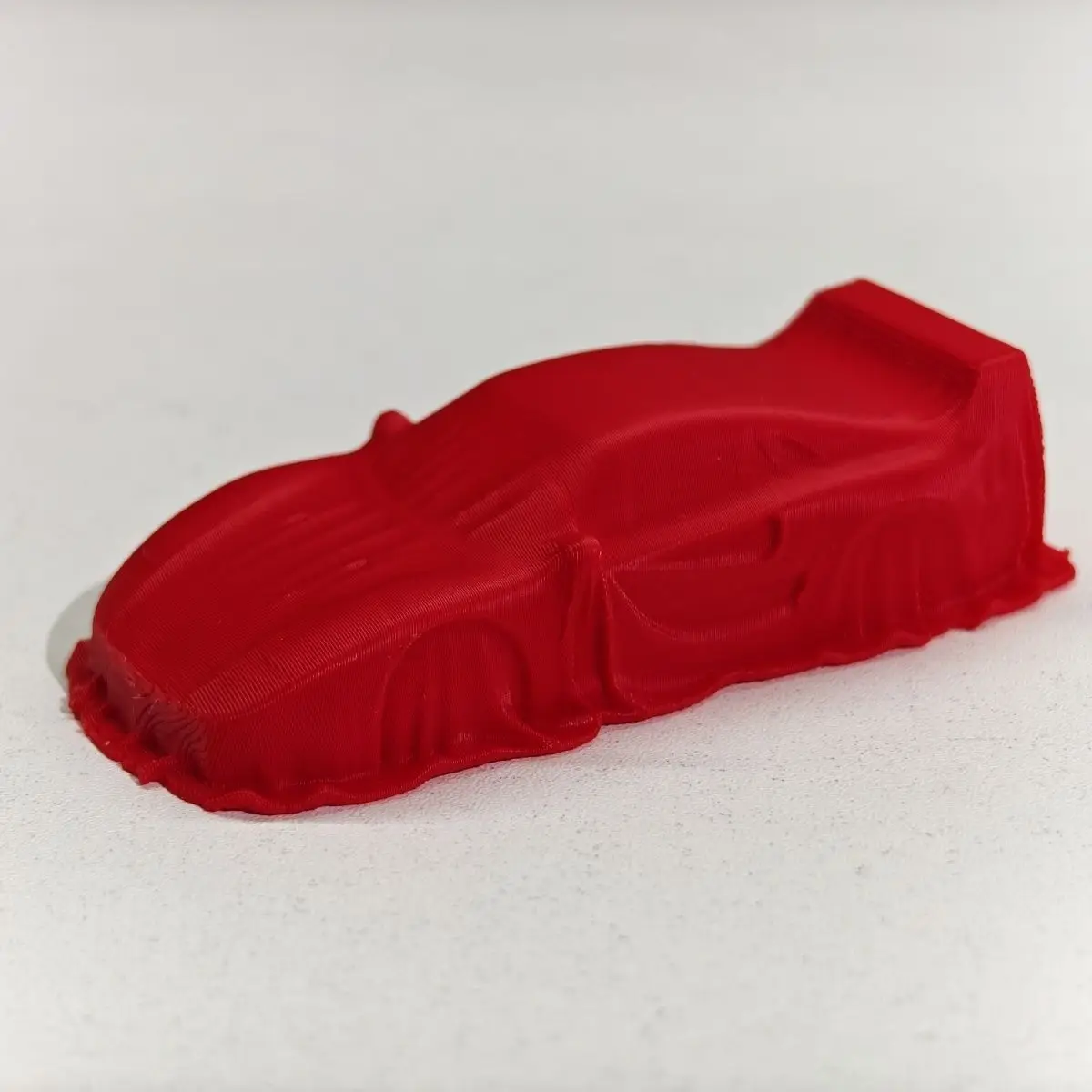 Фото Миниатюрная модель автомобиля F40 в масштабе 1:64 с красным тканевым покрытием, диорамы и реквизит для демонстрации №1