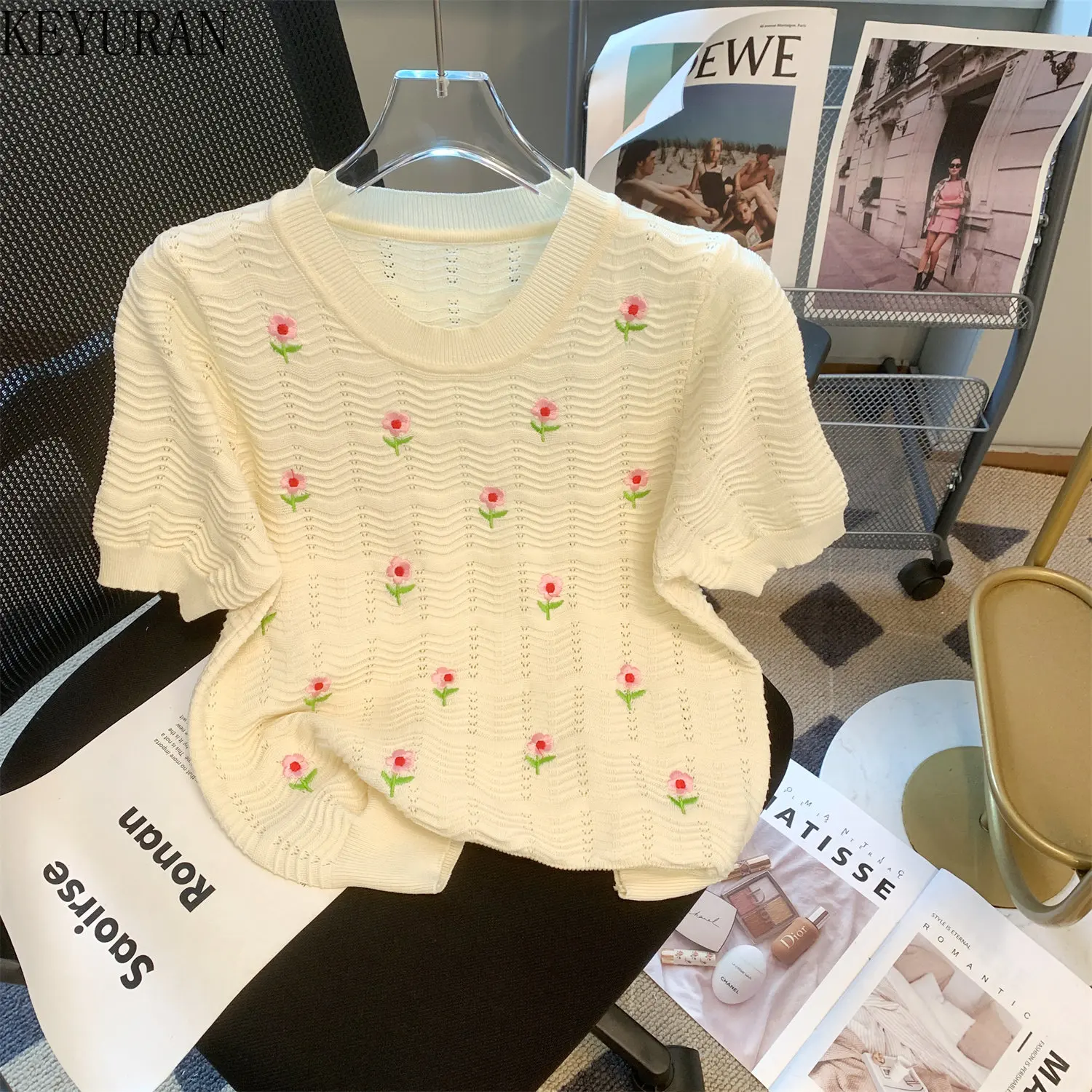 

Женский трикотажный топ с круглым вырезом, ажурный тонкий свитер с цветочной вышивкой и коротким рукавом, лето 2023