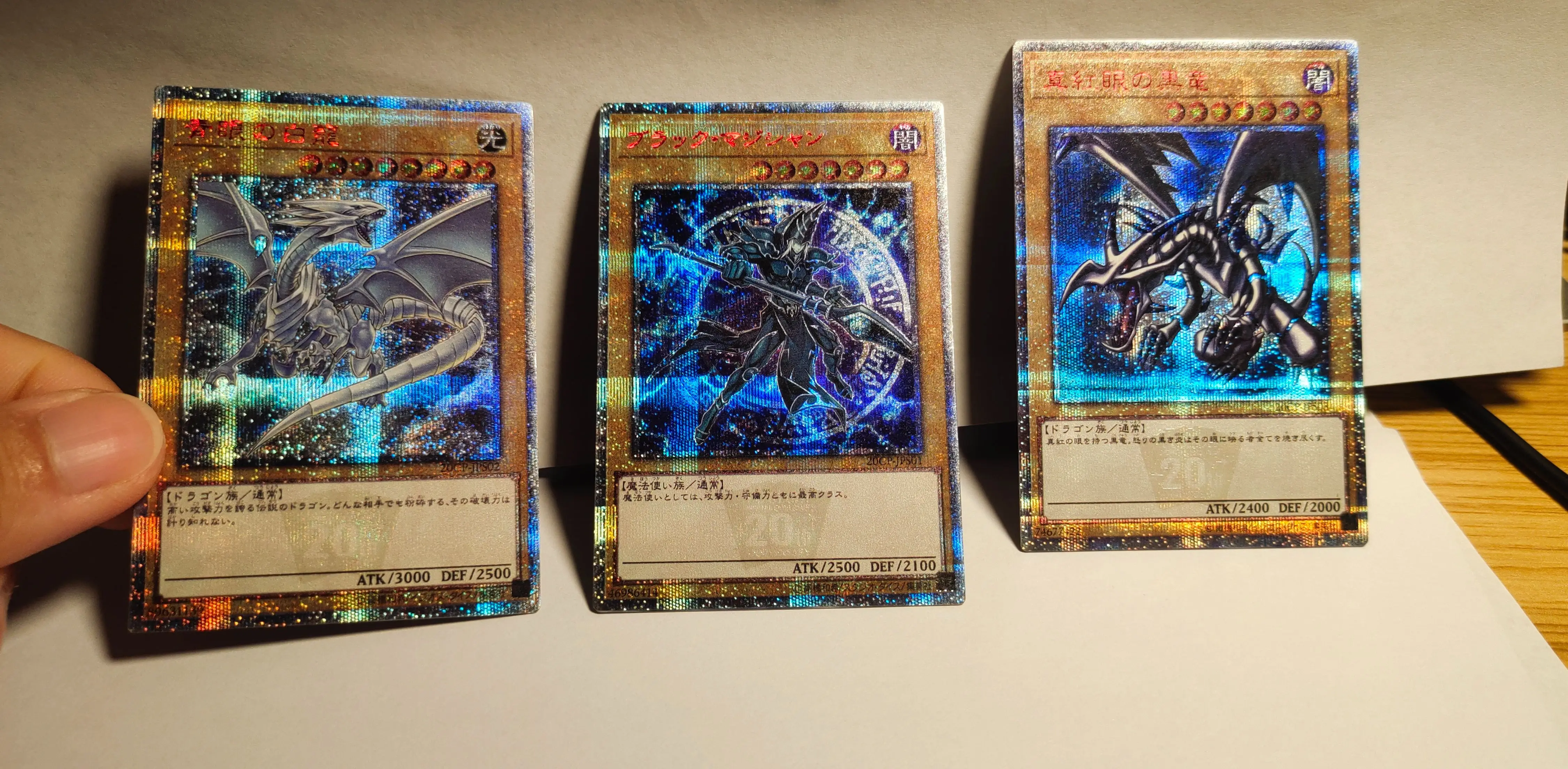 

Yu-Gi-Oh 20th Secret Rare 20CP-JPS01/Black Magician Blue Eyes White Dragon Red Eyes Black Dragon Kids Card Toy (Non-Original)