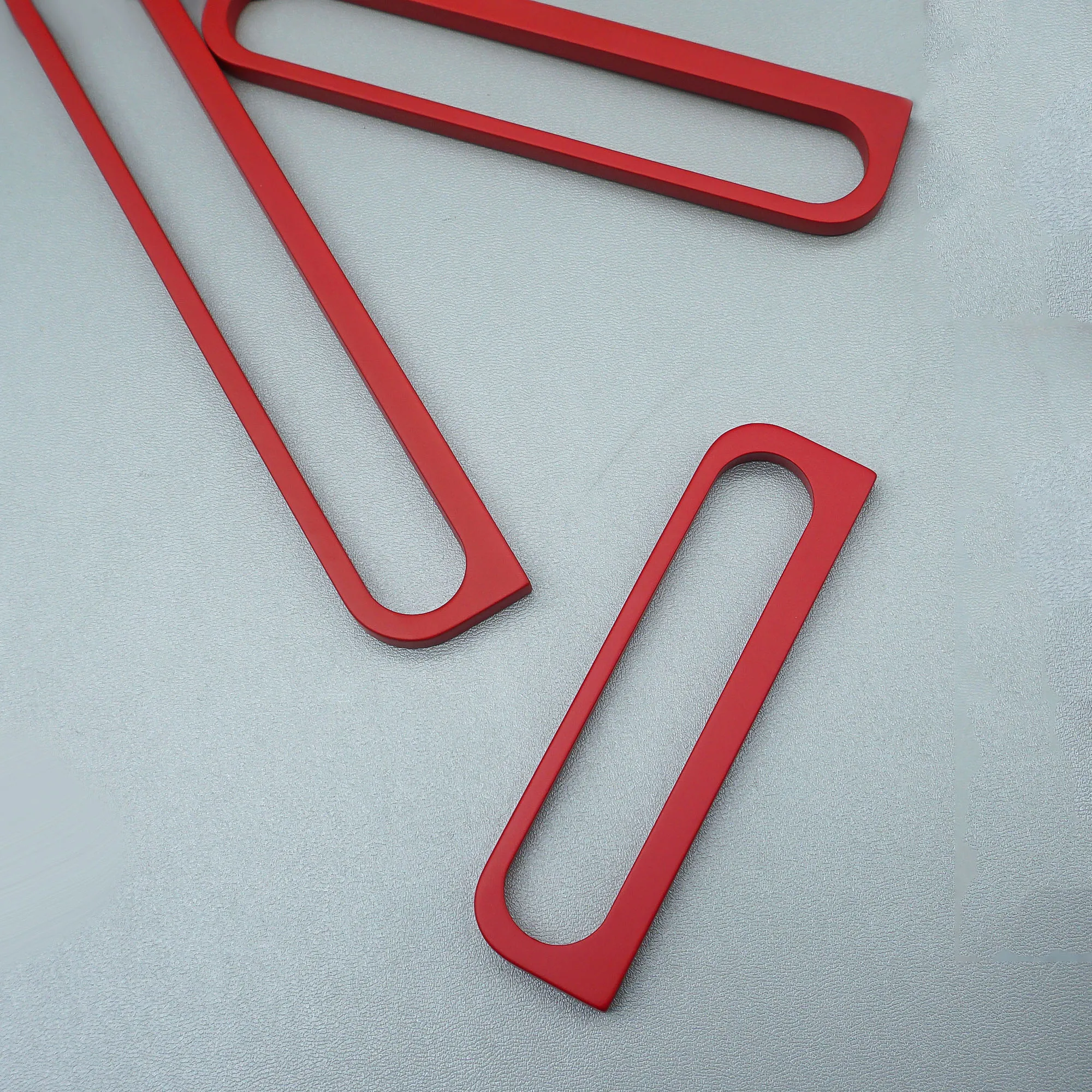 

Красные ручки для шкафов из цинкового сплава 320 мм