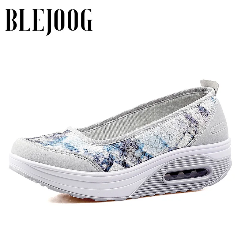

Vulcanized Embroider Women Lazy Shoes Shallow Platform Non-slip Moccasins Women Shoes Summer Breathable Lazy Sneakers Zapatillas