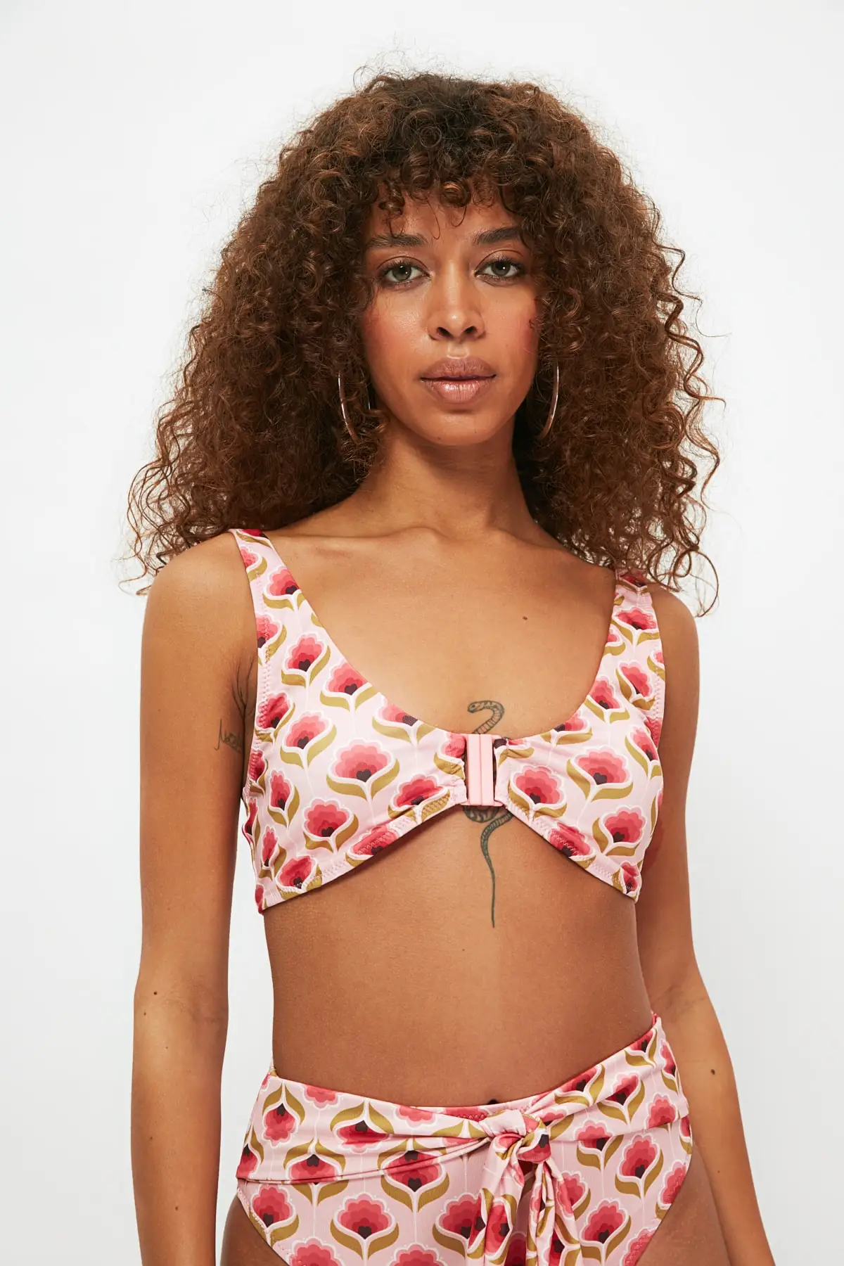 

Trendyol Accessory Detailed Tulip Pattern Bikini Top TBESS21BU0347