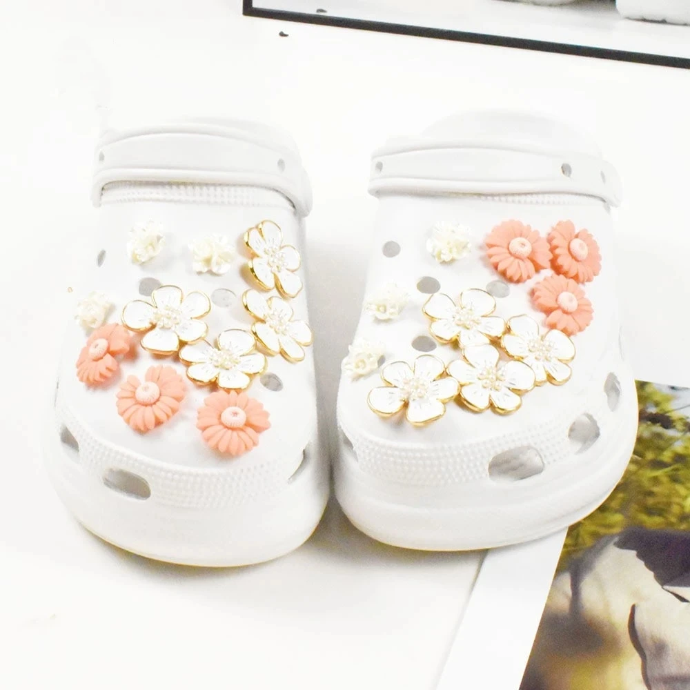 Best Selling White Daisy Sunflower Combination Suit Elegant Vintage Pearl Chain Shoe Jewelry All-Match Flower Shoe Charms