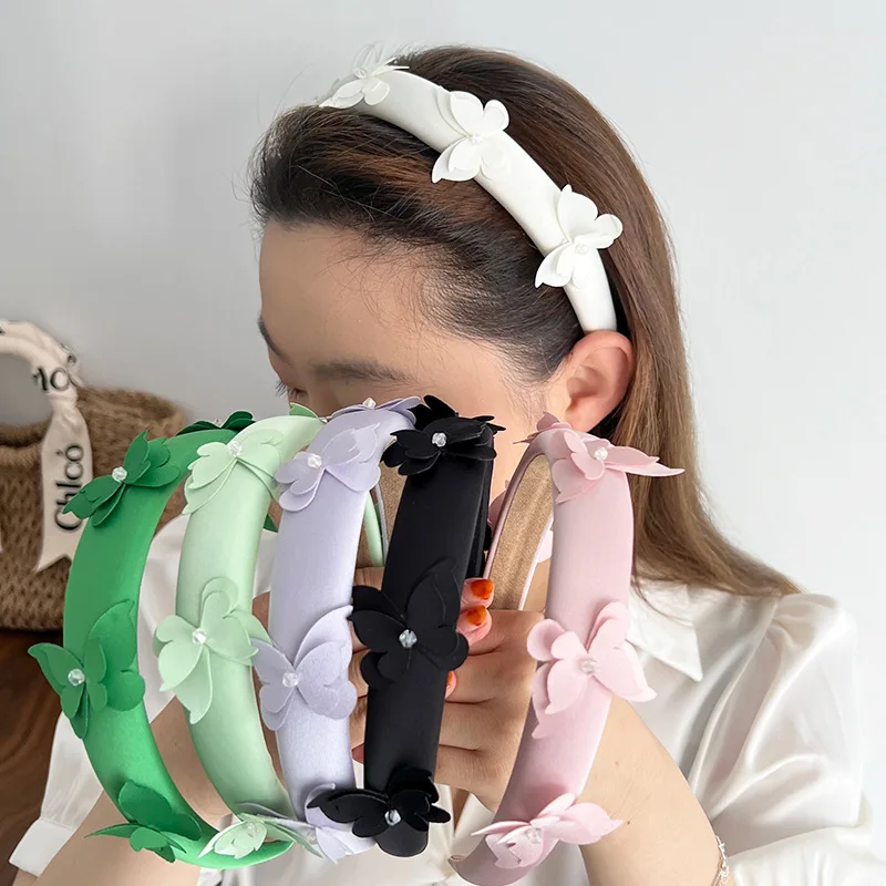 Ободок для волос с жемчужными бусинами и бабочками