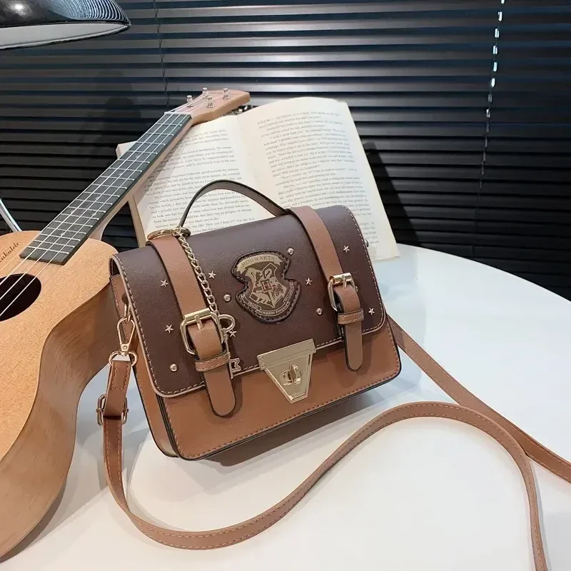 Сумка-мессенджер в британском стиле