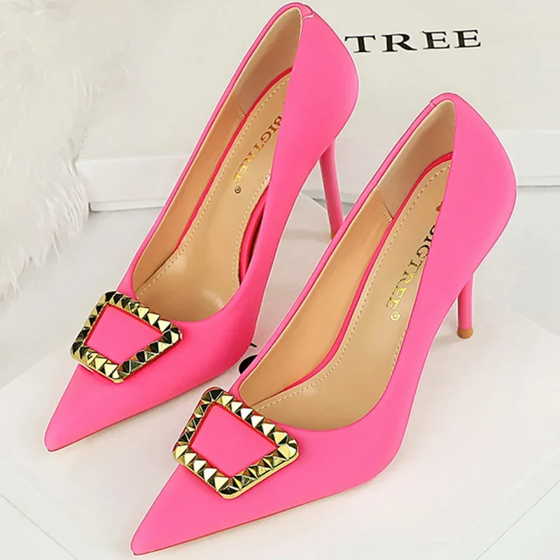 Туфли-лодочки женские на шпильке 10 см пикантные свадебные туфли с заклепками