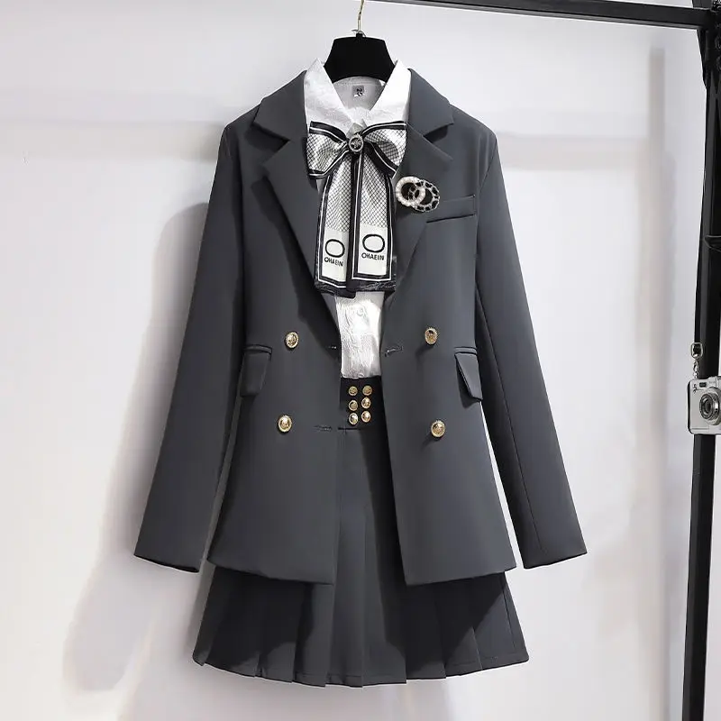 Рисунок 2 - Большой женский весенне-летний костюм