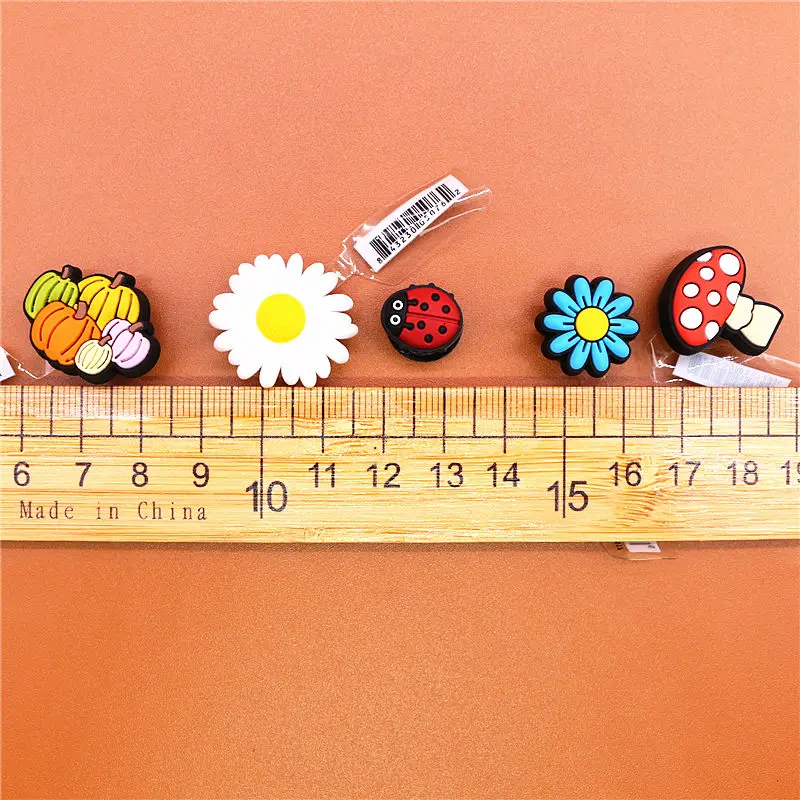 Dropshipping 1pcs Cute Pumpkin Mushroom PVC Shoe Charms Daisy Accessories Ladybug Flowers Decorations fit Bracelet Kids Gifts