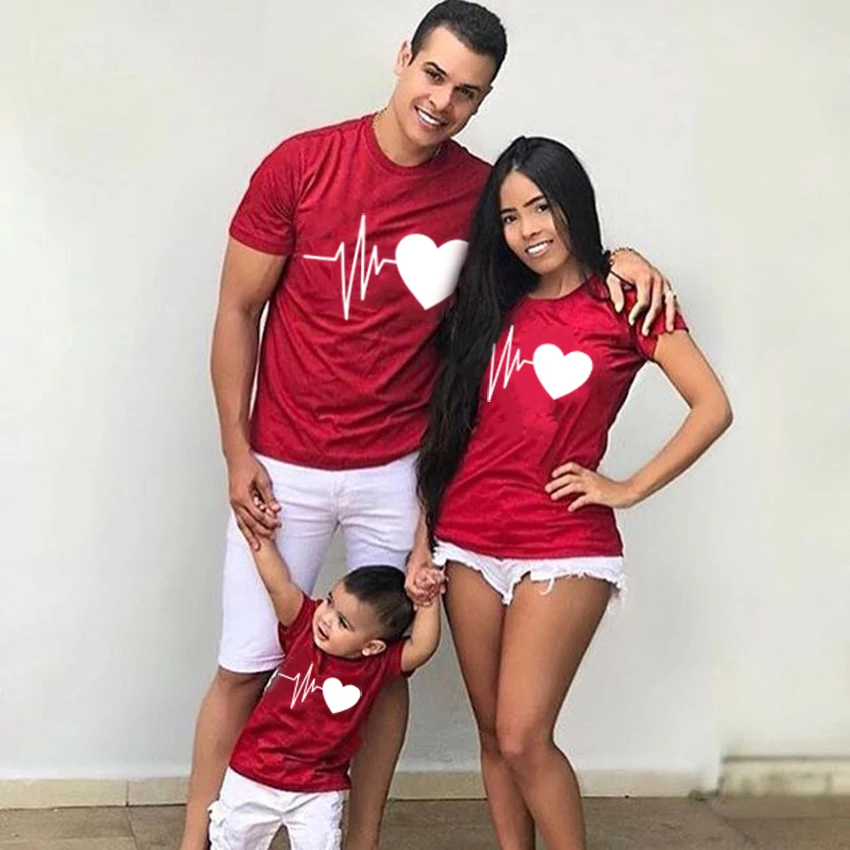 Heartbeat Outfits Christmas Family Matching T-shirt lovely Mom Dad Kids Me Baby Outfit Mother Daughter Son Girl Boys Clothes |