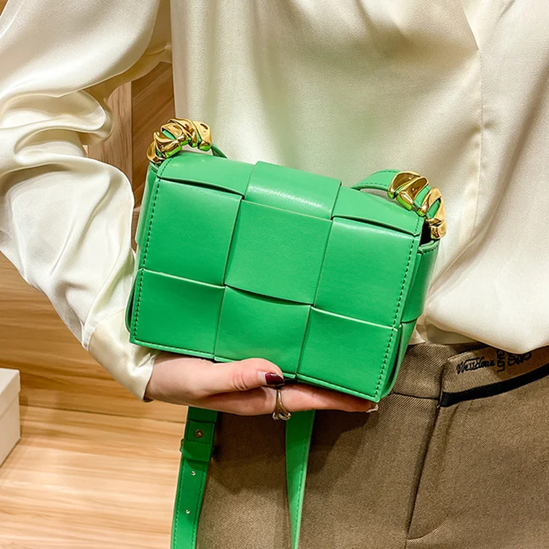 

2022 New Ladies Small Messenger Bag High Quality Luxury Oil Wax Leather Ladies Messenger Bag Woven Shoulder Bag