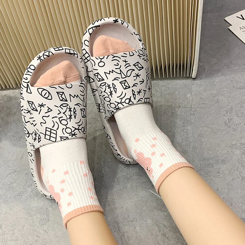 

2022 NEW Squarepants Cartoon Slippers Summer Female Kawaii Soft Bottom Non-Slip Thickened Household Bath Fish Mouth Beach Shoes