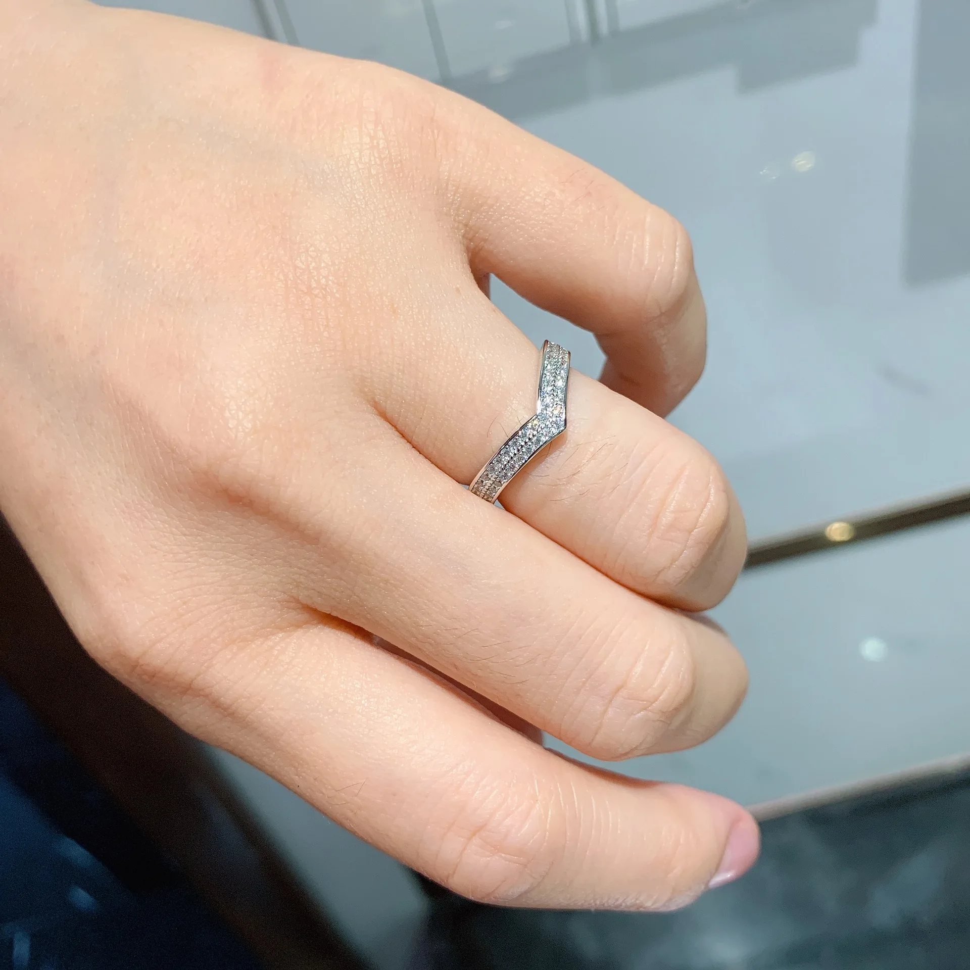 

2021 new high quality hot sale vintage S925 silver ring white zircon ring suitable for workplace and dating accessories