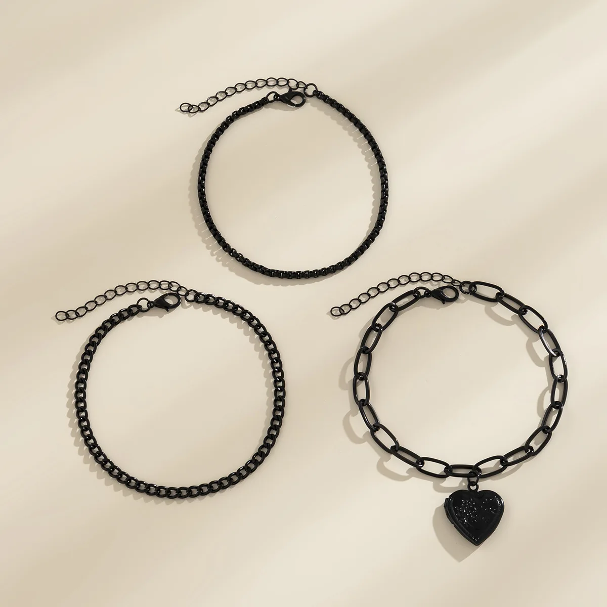 

New Fashionable 3Pcs Stacked Metal Wind Black Chain Anklet Sweet and Cool Open Love Pendant Beach Anklet