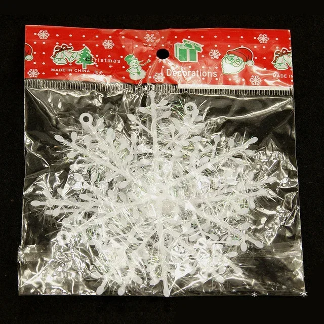 

Праздничные белые снежинки из пластика 30 шт