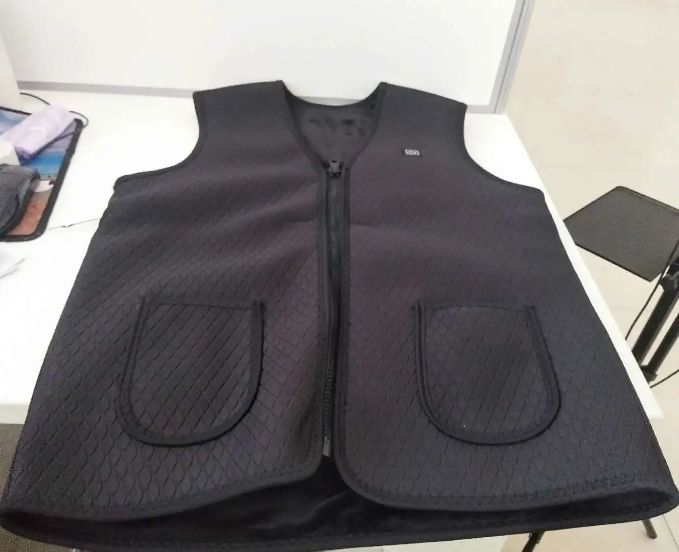 New V-neck intelligent heating vest men USB electric heating vest winter heating suit business leisure outdoor cold protection