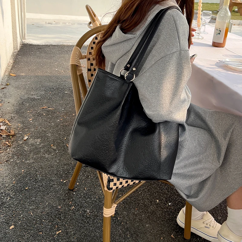 New Designer Bags For Women 2022 High Capacity Shoulder Bag Reusable Shopping Bags Casual Commute PU Premium Tote Bag