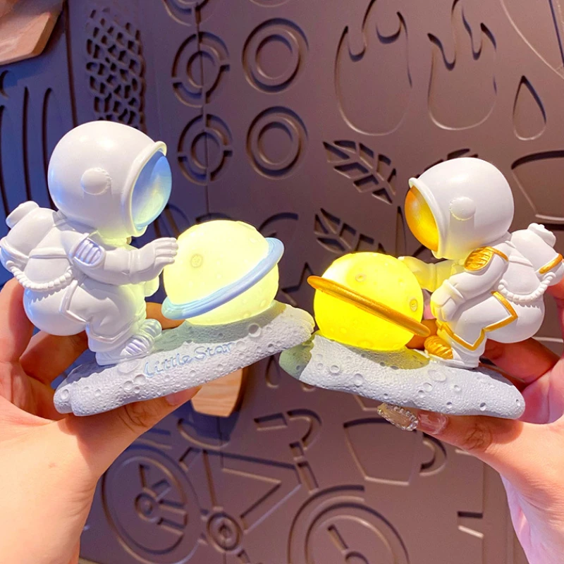 

Creative Astronaut Planet LED Night Light for Bedroom Handmade Doll Toy Lamp Home Decoration Kid's Room Desk Sleeping Lighting