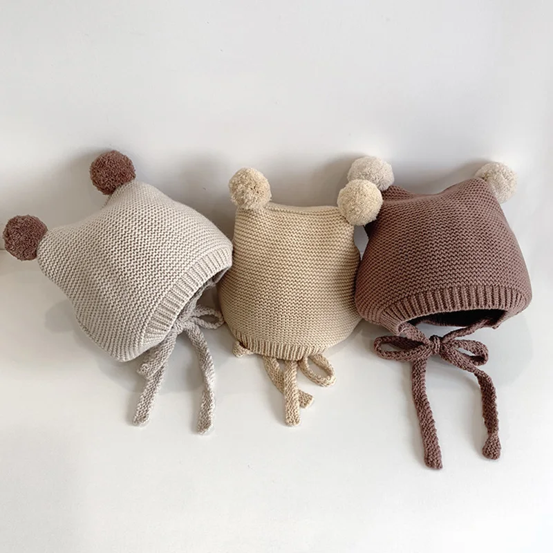 

Детская вязаная шапка с мягким помпоном, однотонная