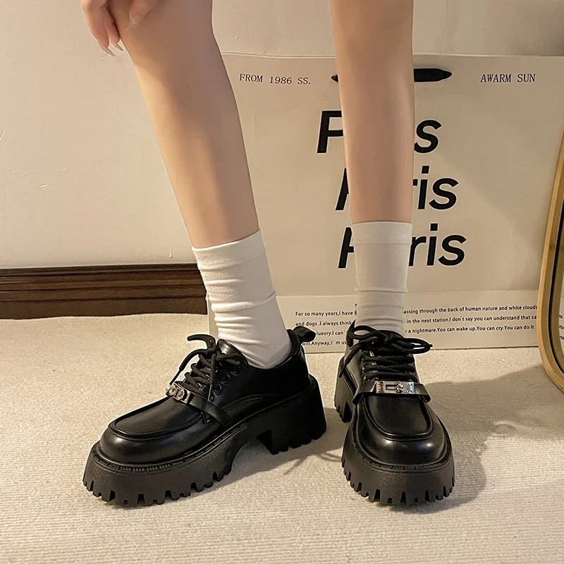 Туфли-лодочки женские на шнуровке оксфорды круглый носок среднем каблуке