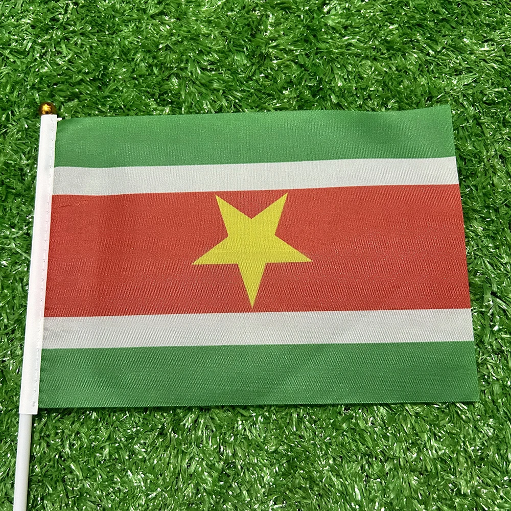 Фото SKY FLAG Surinam ручной флаг 10/20/50/100 шт. 21*14 см Surinam флаги ручной размахивания с пластиковым жердом для спортивной активности домашний декор №4