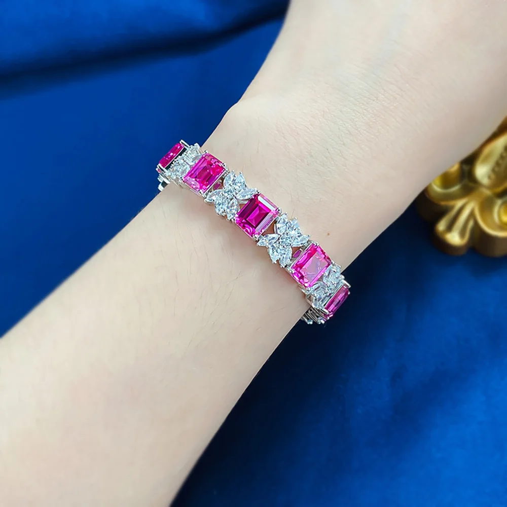 Браслет с рубином и бриллиантами диаметром 7 Х9 мм 16-18 см