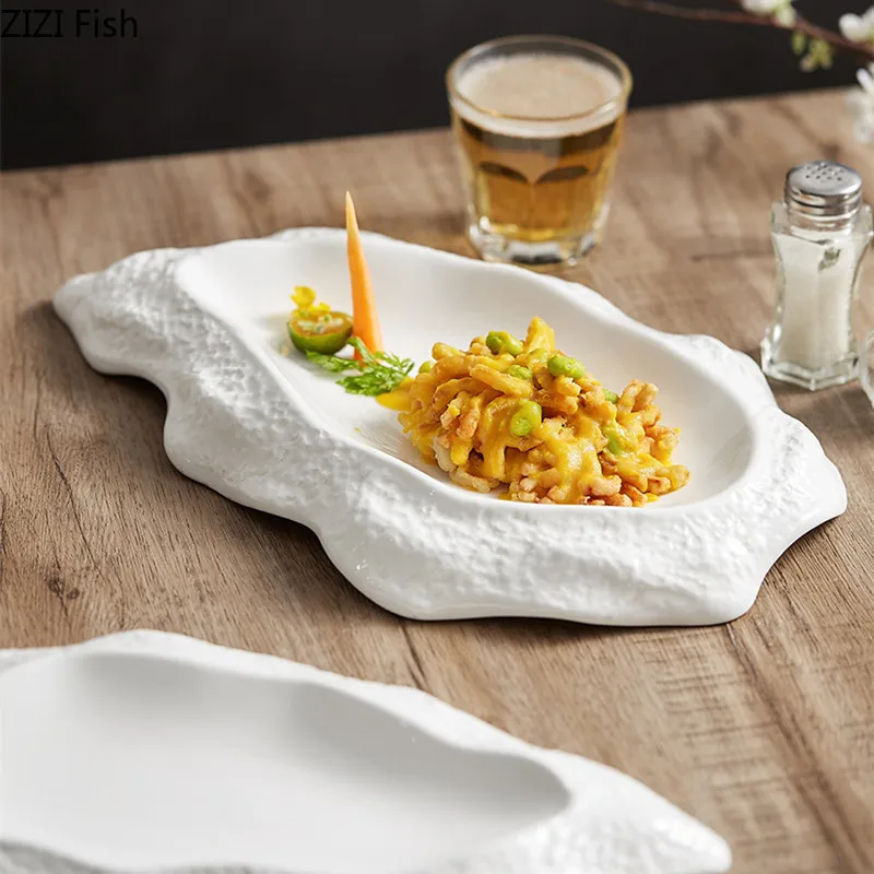Керамическая тарелка неправильной формы десертная креативная белая посуда для
