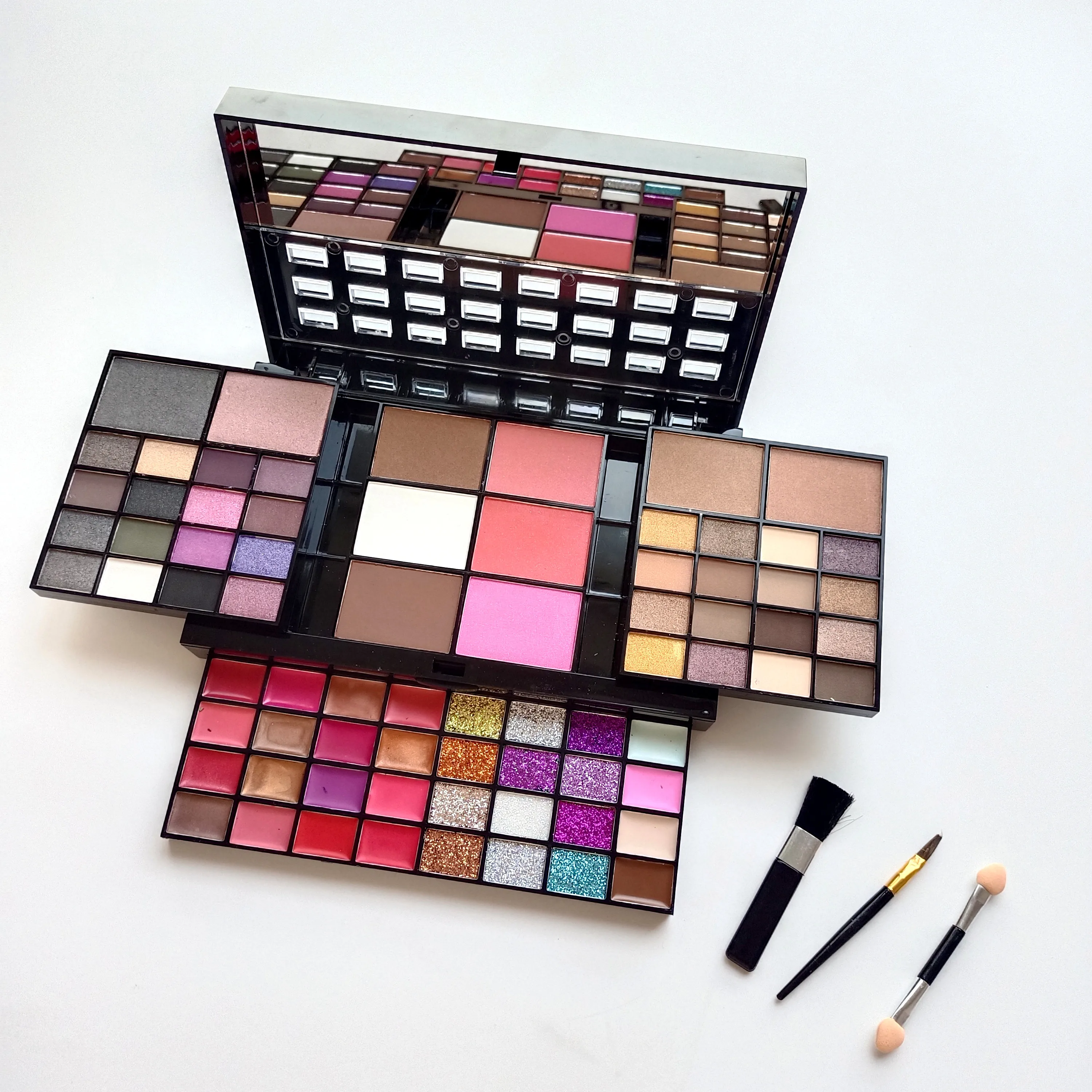 

High End Cosmetics Wholesale Makeup Natural Eye Shadow Foundation Gloss Powder Palette Private Label Full Set Private custom