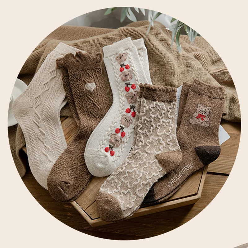 

New autumn and winter warm mid-tube socks women's ethnic retro wool cute bear cartoon harajuku thickened cashmere women socks