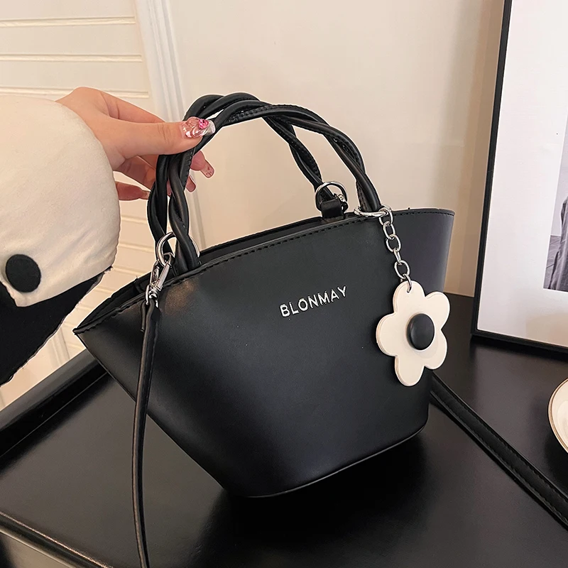 

Small Handbag with Flower Accessories Woman Summer Crossbody Bags for Girls Fashion Designer Shoulder Bag Female Sac Tote Bag