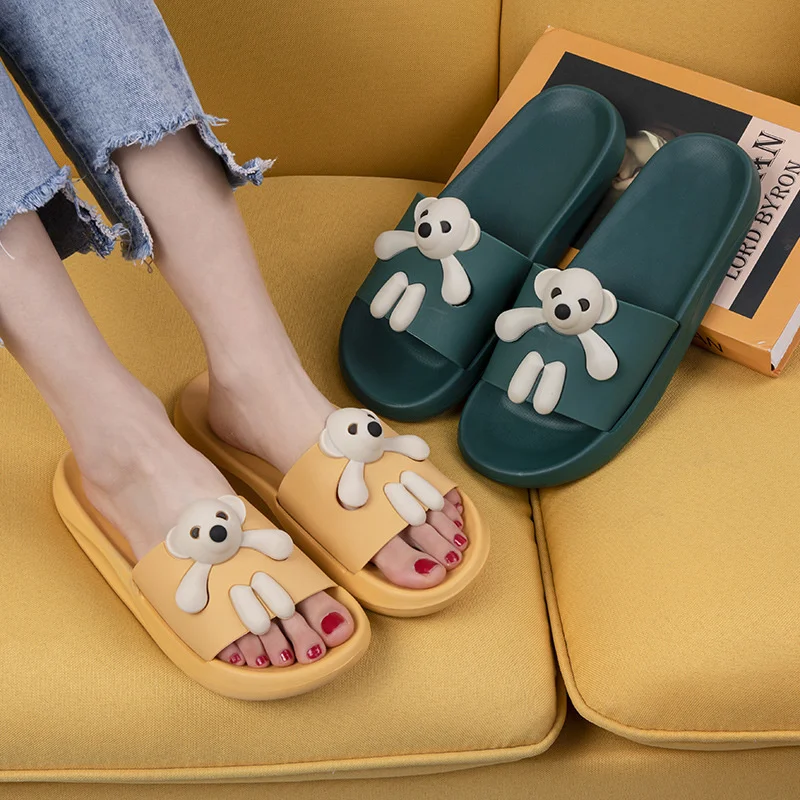 

Slippers female summer new creative fashion Cartoon Bear sandals girl heart student dormitory couple sandals male