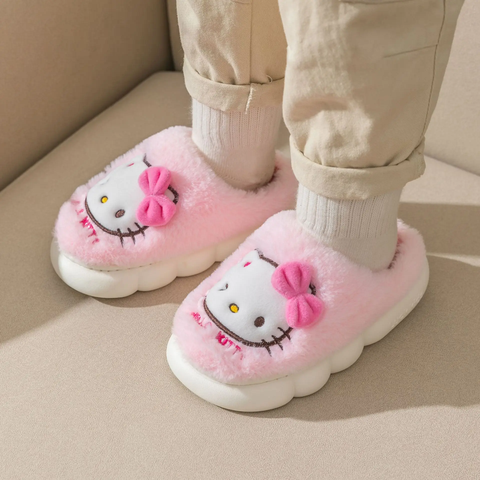 

Милые тапочки Sanrio с Hello Kitty, Нескользящие теплые домашние плюшевые тапки для девочек с милым мультяшным аниме, плюшевые тапочки, подарки на о...