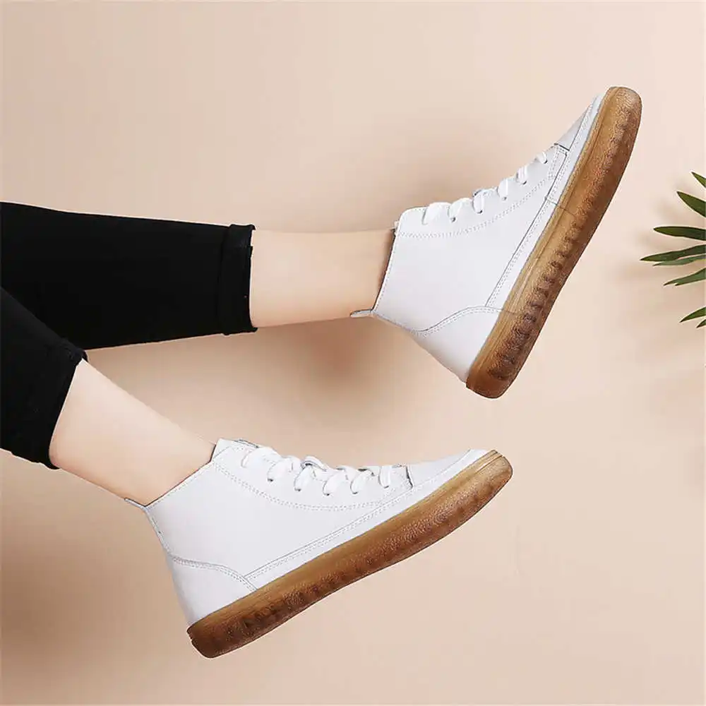 

Женские теннисные туфли на плоской подошве, большие размеры