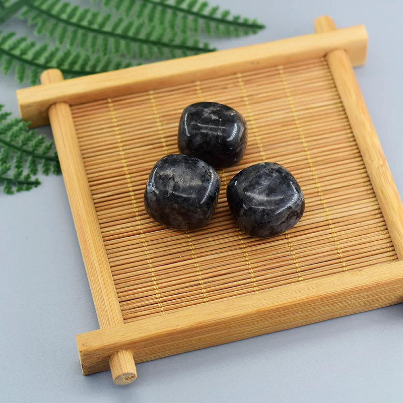 Браслет из бусин натурального черного лабрадорита с лунным камнем