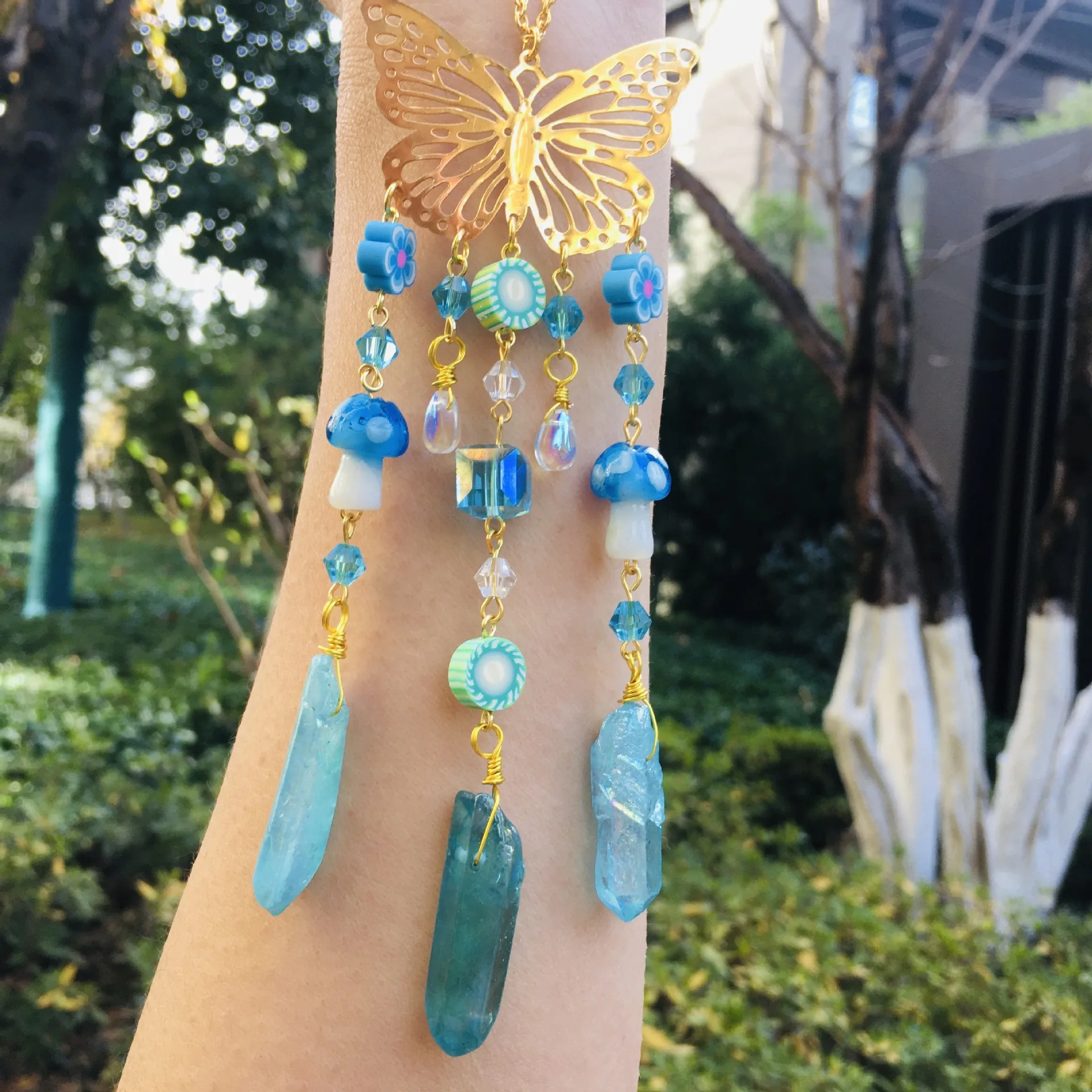 

Moon Suncatcher Crystal Wind Chime Catcher Natural Stone Pendants Craft Home Decor Rainbow Catcher Outdoor Garden Decoration