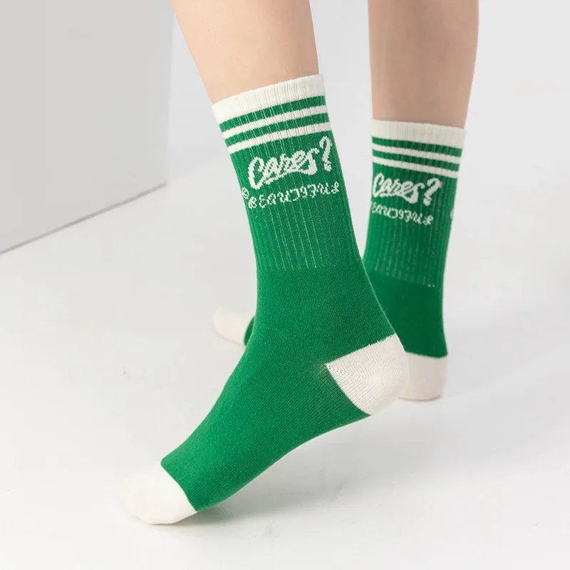 1Pair/2paris New Women's Cotton Medium Sleeve Comfortable Non abrasive Fashion Autumn Winter Sports Letter Stripe Harajuku Socks