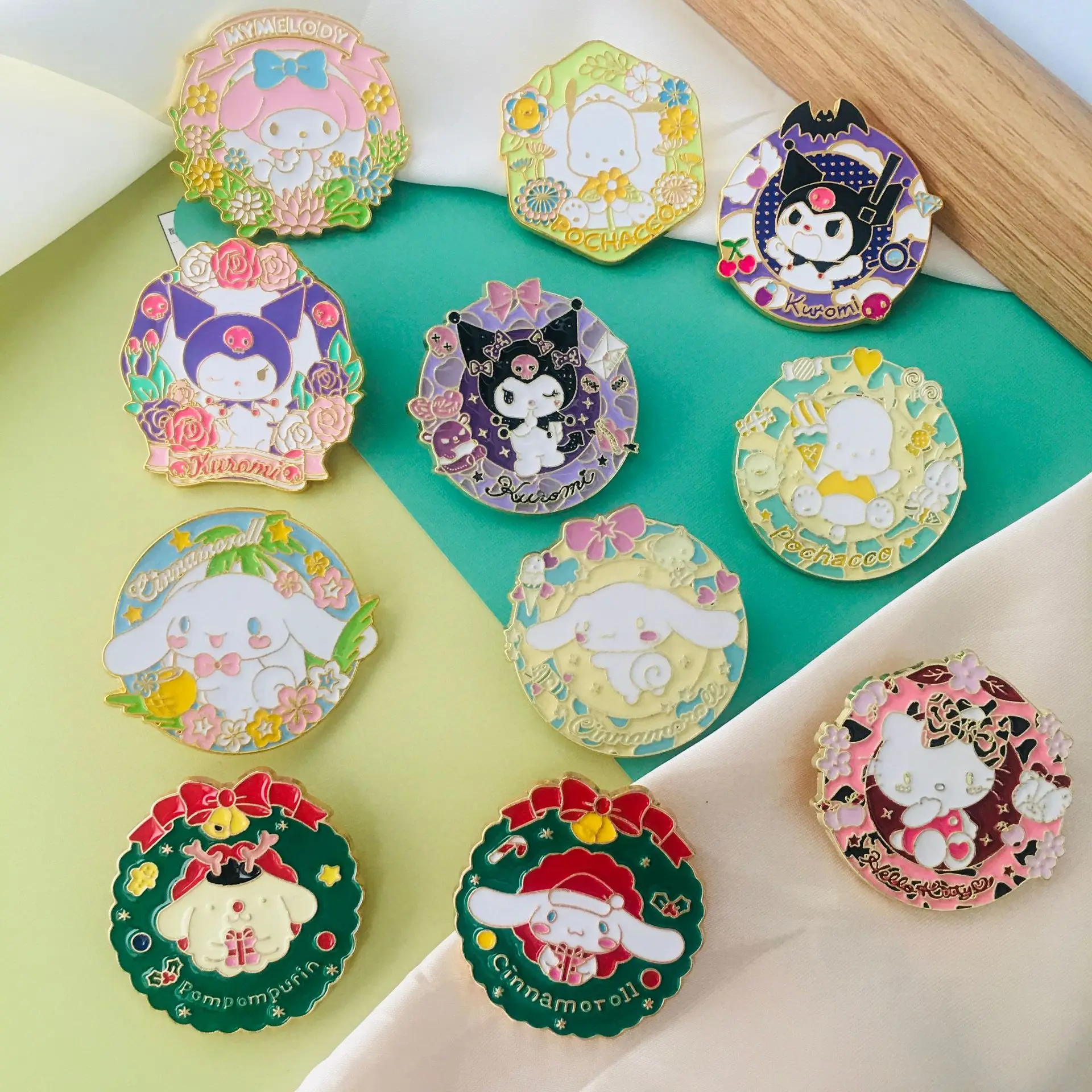 

Christmas Sanrio Anime Series Laser Badge Cute Cartoon Hello Kitty My Melody Cinnamonroll Alloy Brooch Decoration Holiday Gift