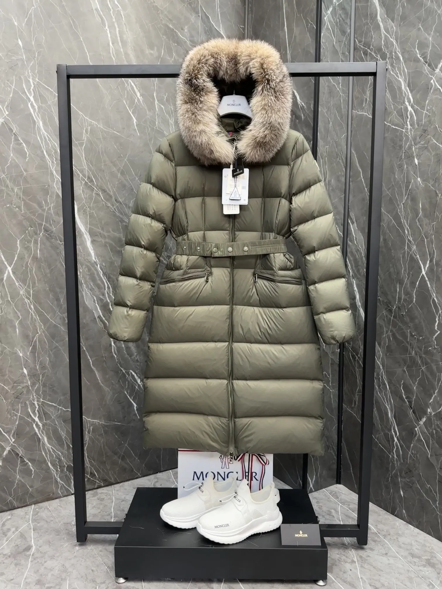 Пуховики MONCLER Стильные зимние фирменные теплые куртки шикарные парки.